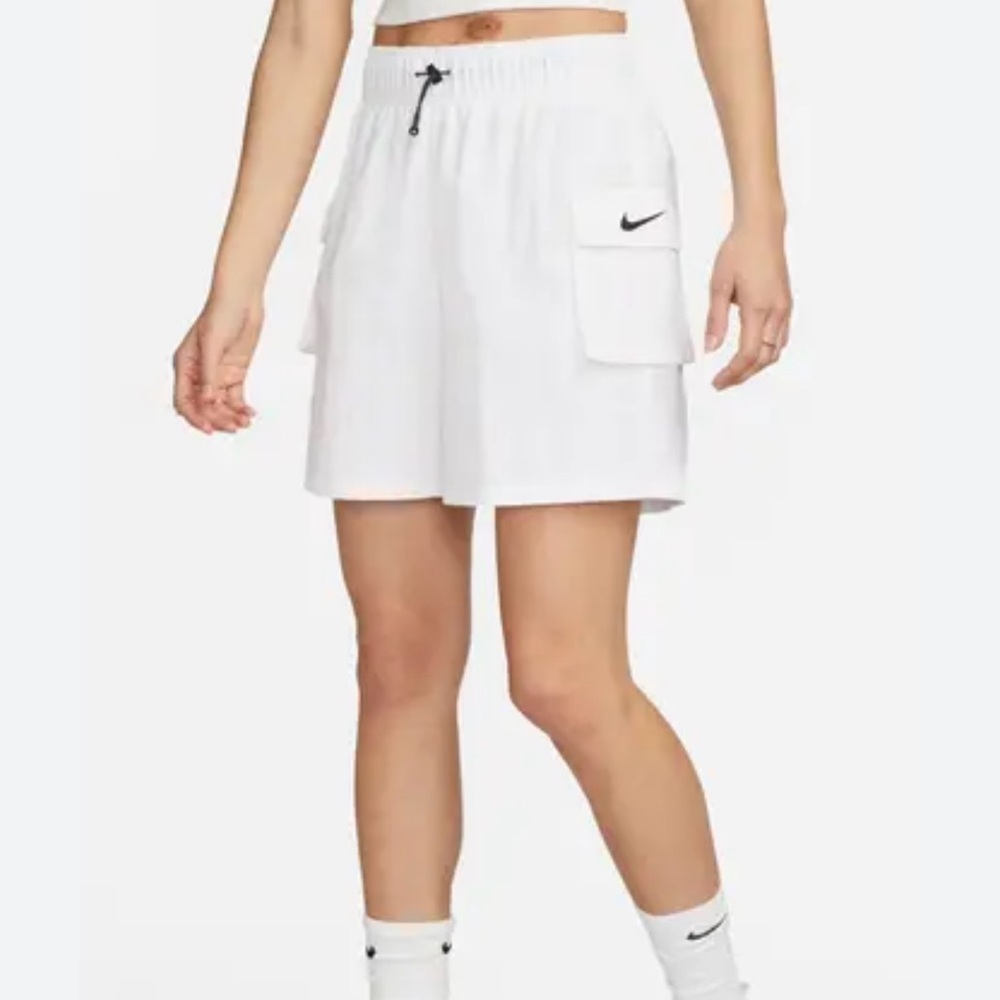 Nike Essential High Waist Shorts